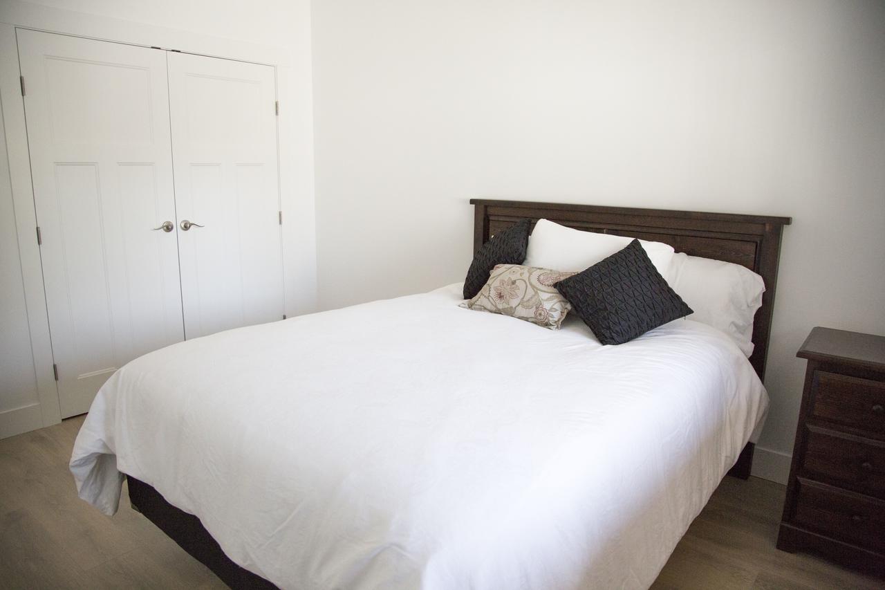 Pacific Point Market And Suites Powell River Eksteriør bilde