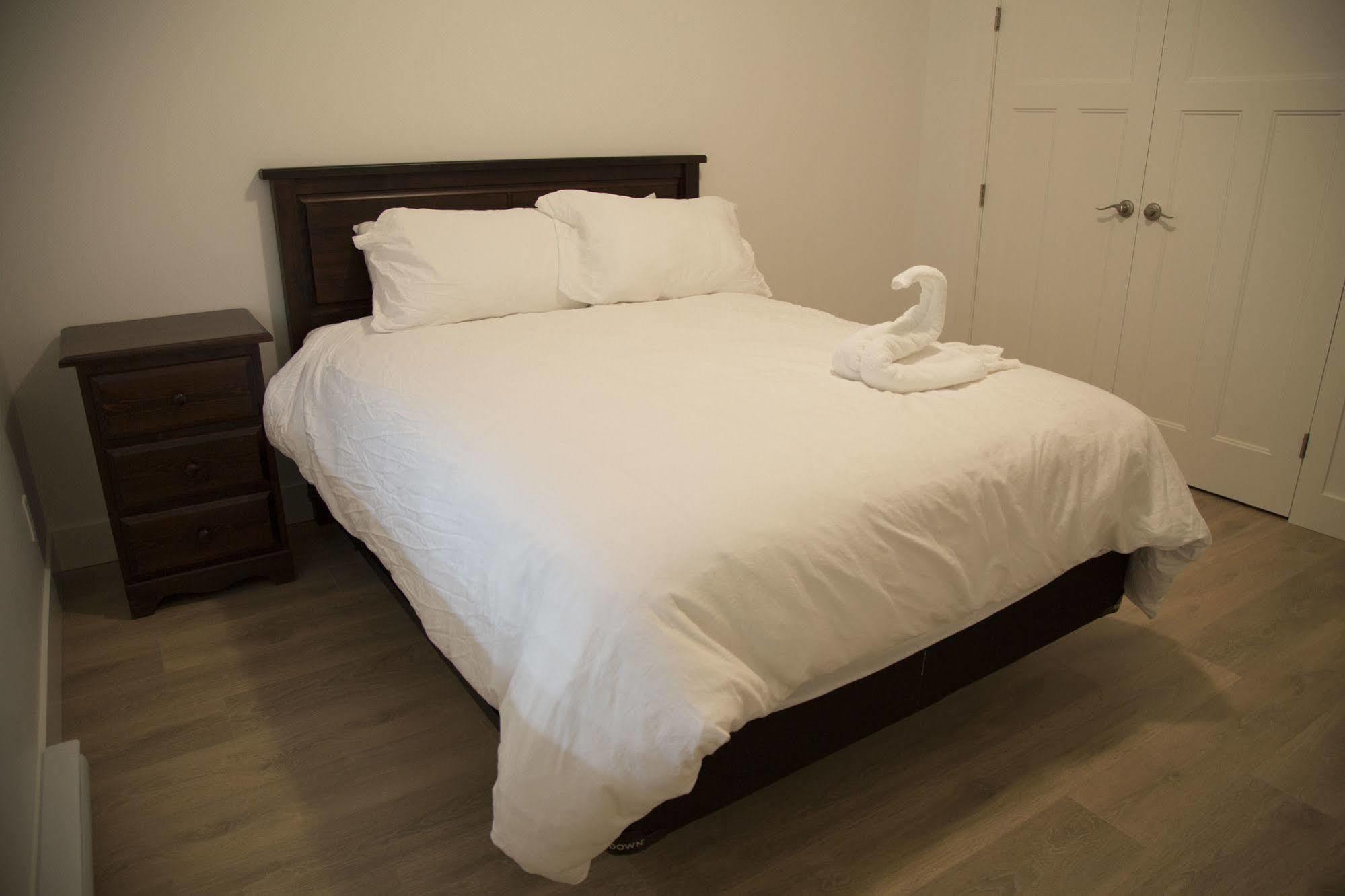 Pacific Point Market And Suites Powell River Eksteriør bilde